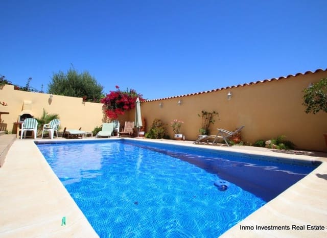 4 Zimmer Villa zu verkaufen in Villamartin, Orihuela mit Pool - 345.000 € (Ref: 9497671)