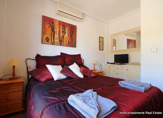 4 Zimmer Villa zu verkaufen in Villamartin, Orihuela mit Pool - 345.000 € (Ref: 9497671)