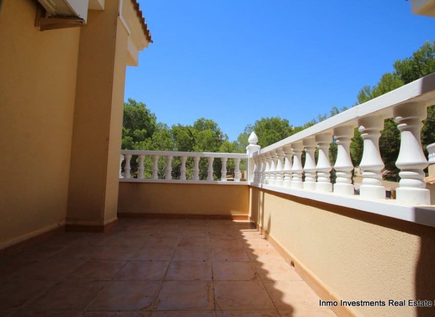 4 Zimmer Villa zu verkaufen in Villamartin mit Pool - 345.000 € (Ref: 9497671)