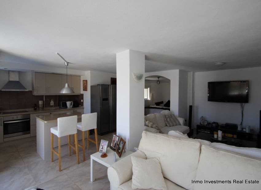 4 Zimmer Villa zu verkaufen in Villamartin mit Pool - 345.000 € (Ref: 9497671)