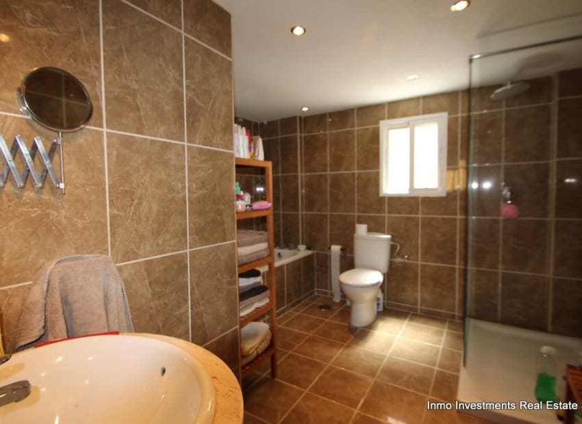 4 Zimmer Villa zu verkaufen in Villamartin mit Pool - 345.000 € (Ref: 9497671)