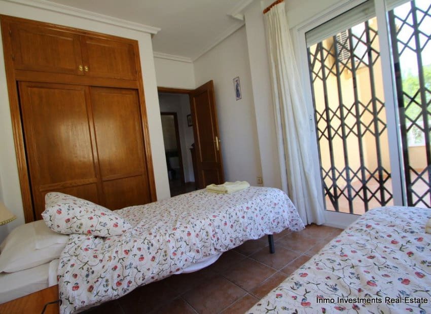 4 Zimmer Villa zu verkaufen in Villamartin mit Pool - 345.000 € (Ref: 9497671)