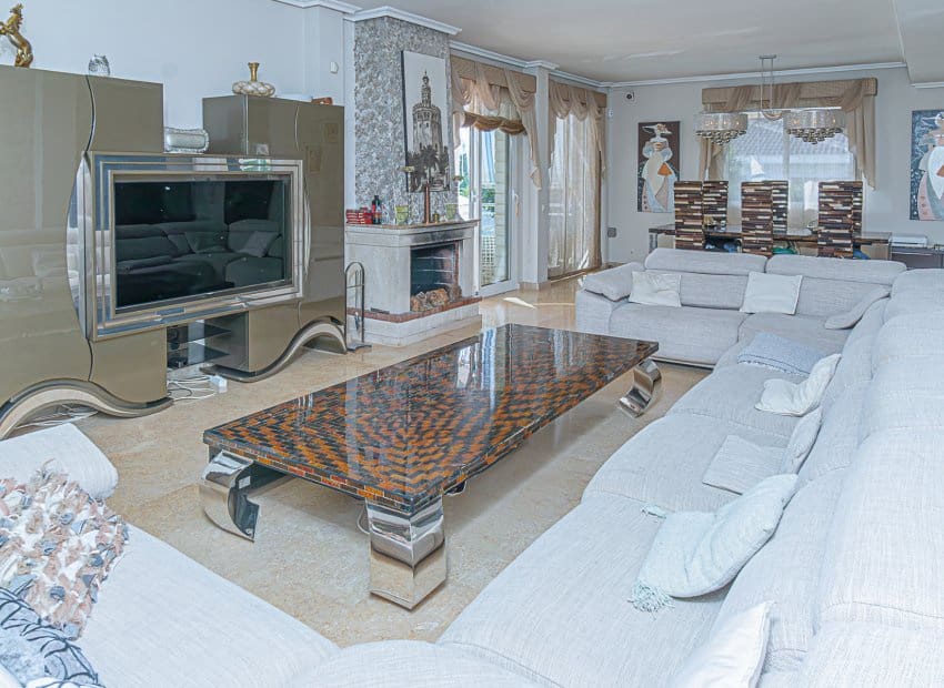5 bedroom Villa for sale in La Mata with pool - € 1,170,000 (Ref: 9497677)