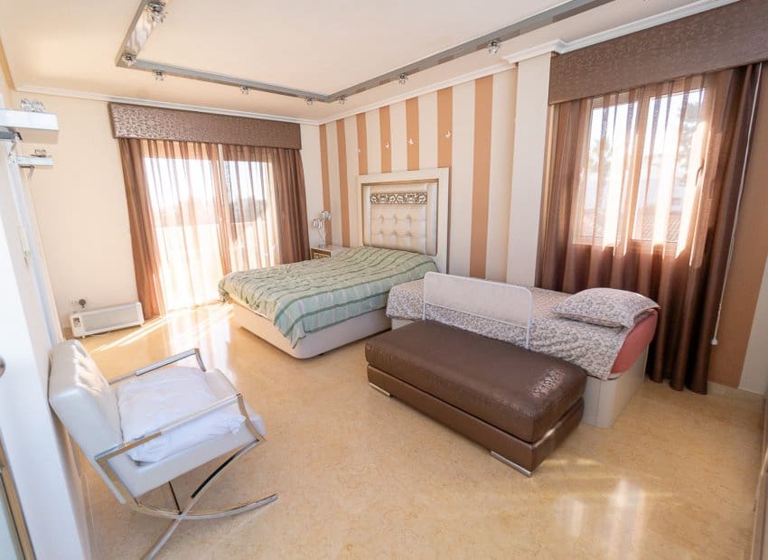 5 bedroom Villa for sale in La Mata with pool - € 1,170,000 (Ref: 9497677)