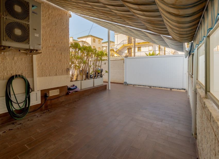 5 bedroom Villa for sale in La Mata with pool - € 1,170,000 (Ref: 9497677)