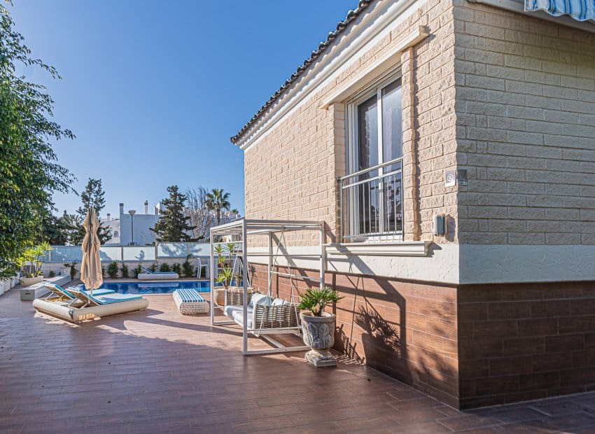 5 bedroom Villa for sale in La Mata with pool - € 1,170,000 (Ref: 9497677)