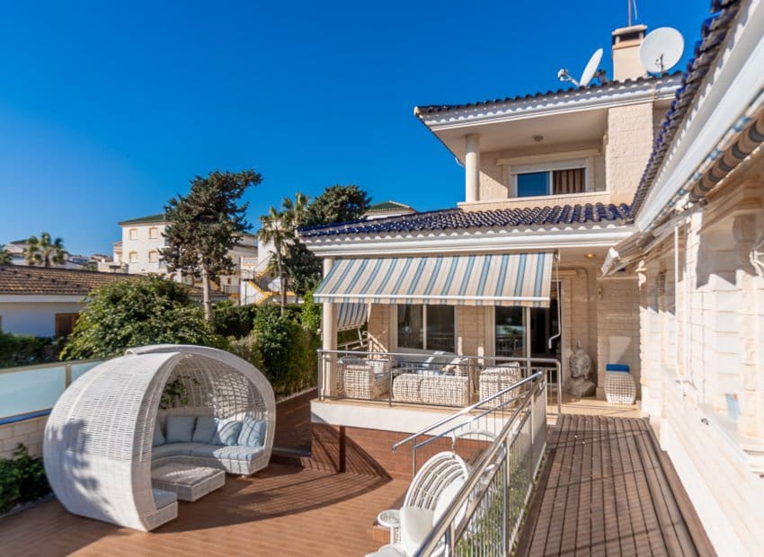 5 bedroom Villa for sale in La Mata with pool - € 1,170,000 (Ref: 9497677)