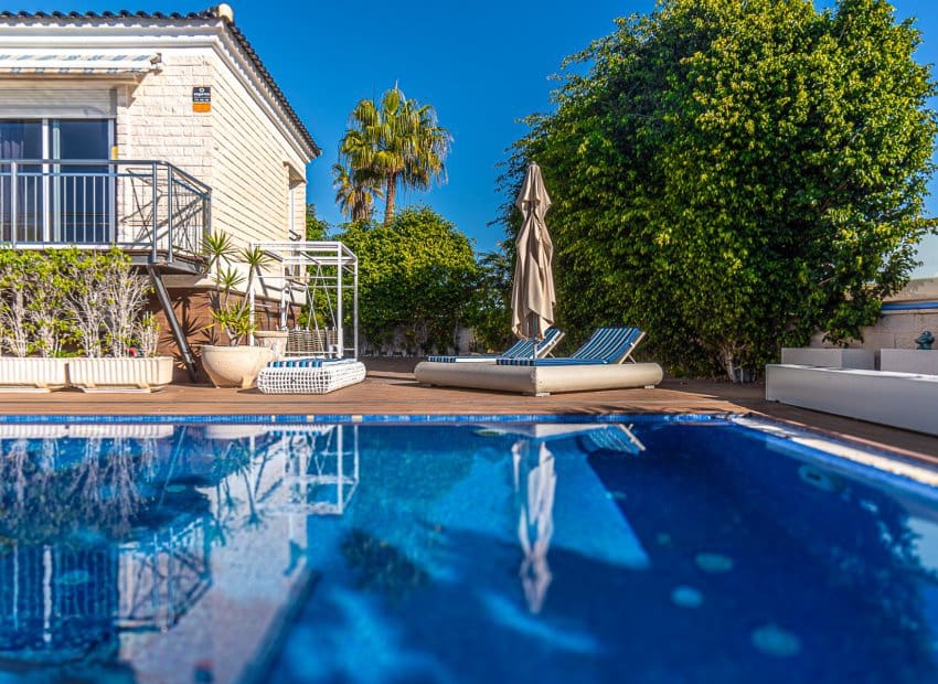 5 bedroom Villa for sale in La Mata with pool - € 1,170,000 (Ref: 9497677)