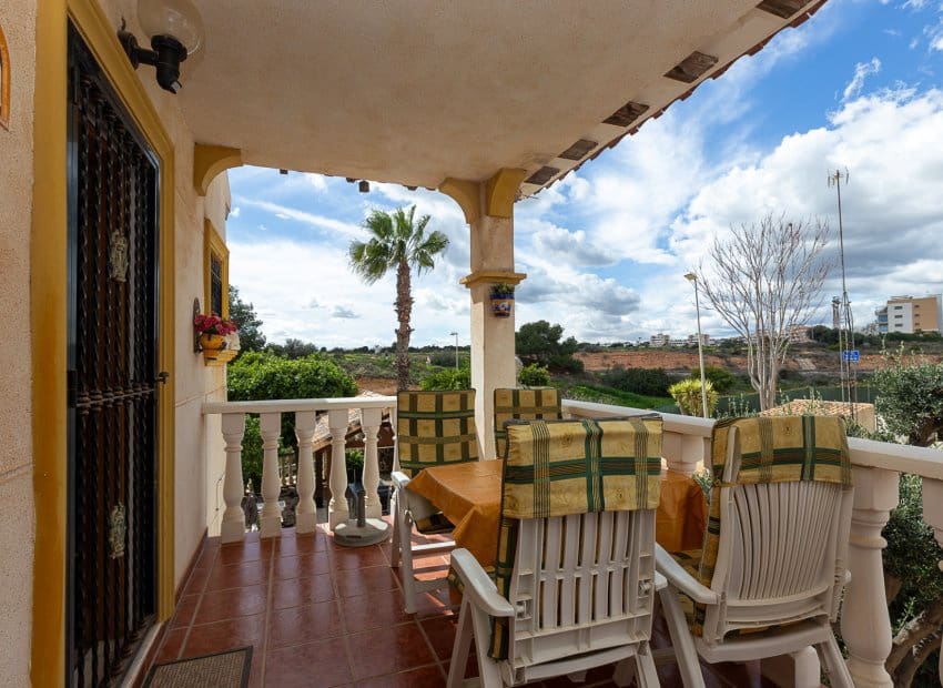 3 bedroom Villa for sale in La Zenia with pool - € 225,000 (Ref: 9497678)