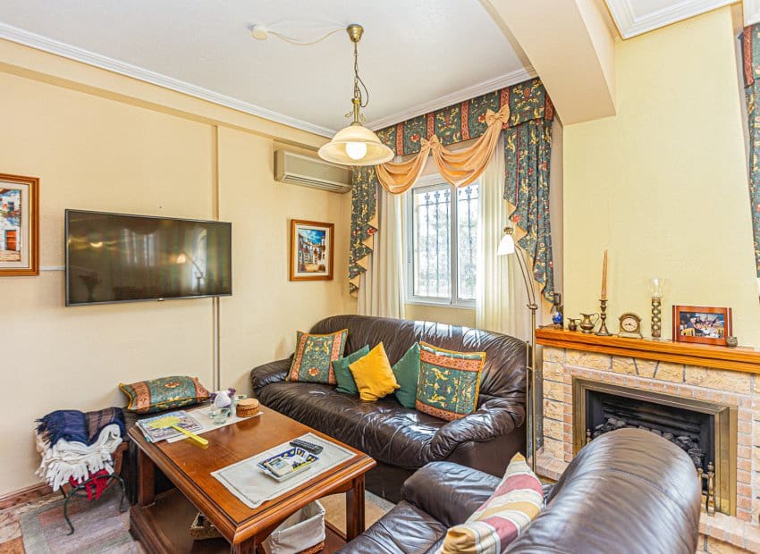 3 bedroom Villa for sale in La Zenia with pool - € 225,000 (Ref: 9497678)