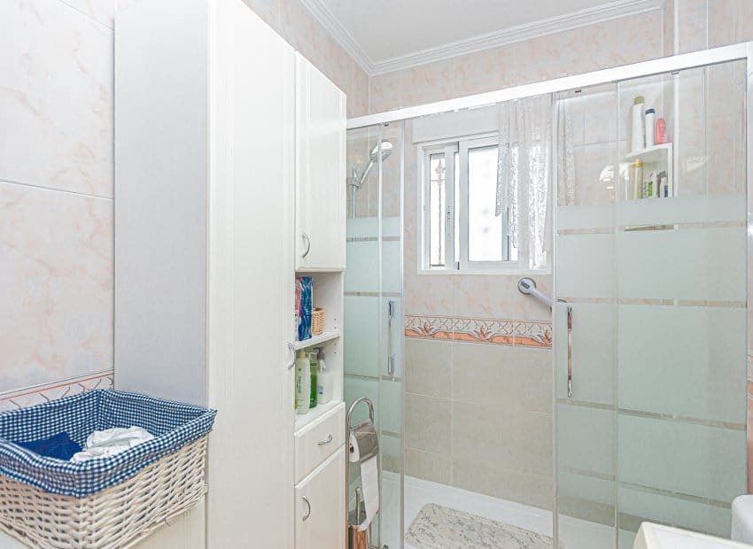 3 bedroom Villa for sale in La Zenia with pool - € 225,000 (Ref: 9497678)