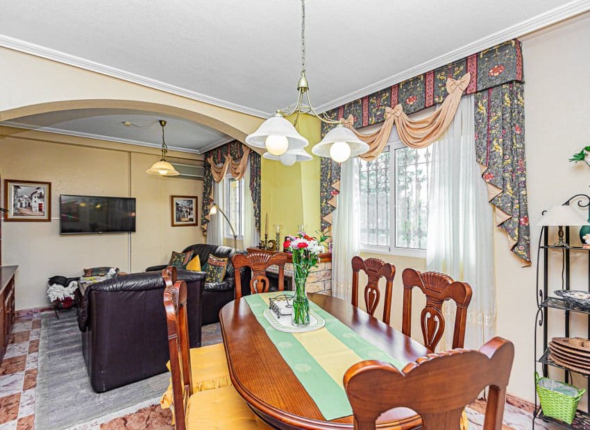 3 bedroom Villa for sale in La Zenia with pool - € 225,000 (Ref: 9497678)