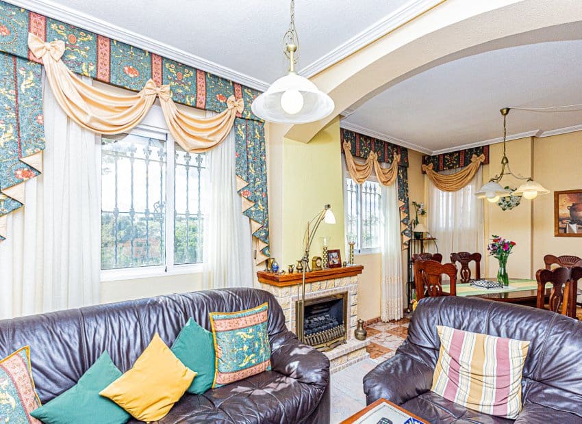 3 bedroom Villa for sale in La Zenia with pool - € 225,000 (Ref: 9497678)