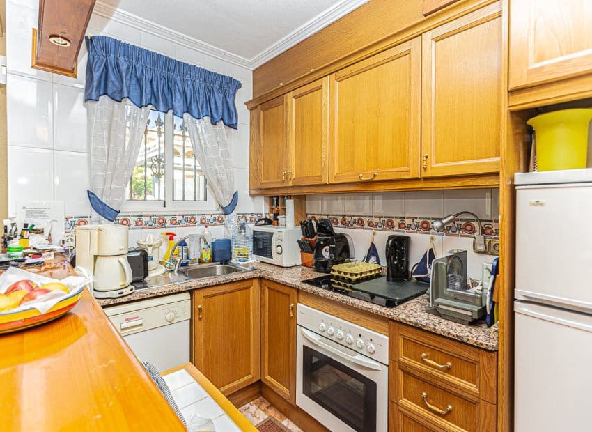 3 bedroom Villa for sale in La Zenia with pool - € 225,000 (Ref: 9497678)