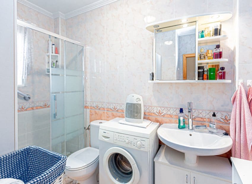 3 bedroom Villa for sale in La Zenia with pool - € 225,000 (Ref: 9497678)