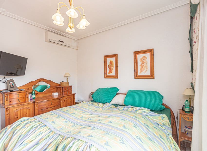 3 bedroom Villa for sale in La Zenia with pool - € 225,000 (Ref: 9497678)