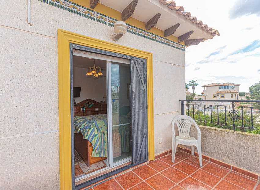 3 bedroom Villa for sale in La Zenia with pool - € 225,000 (Ref: 9497678)