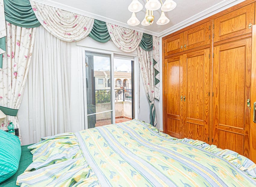 3 bedroom Villa for sale in La Zenia with pool - € 225,000 (Ref: 9497678)