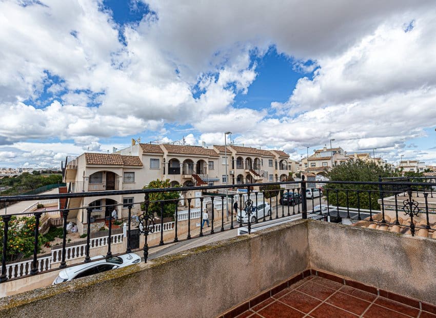 3 bedroom Villa for sale in La Zenia with pool - € 225,000 (Ref: 9497678)