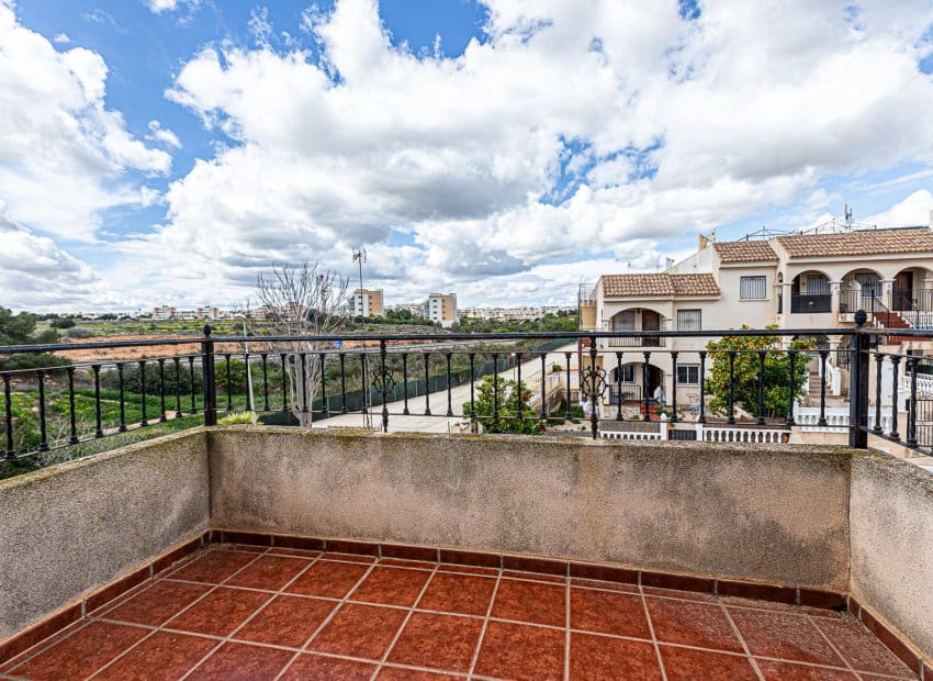 3 bedroom Villa for sale in La Zenia with pool - € 225,000 (Ref: 9497678)