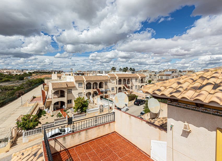 3 bedroom Villa for sale in La Zenia with pool - € 225,000 (Ref: 9497678)