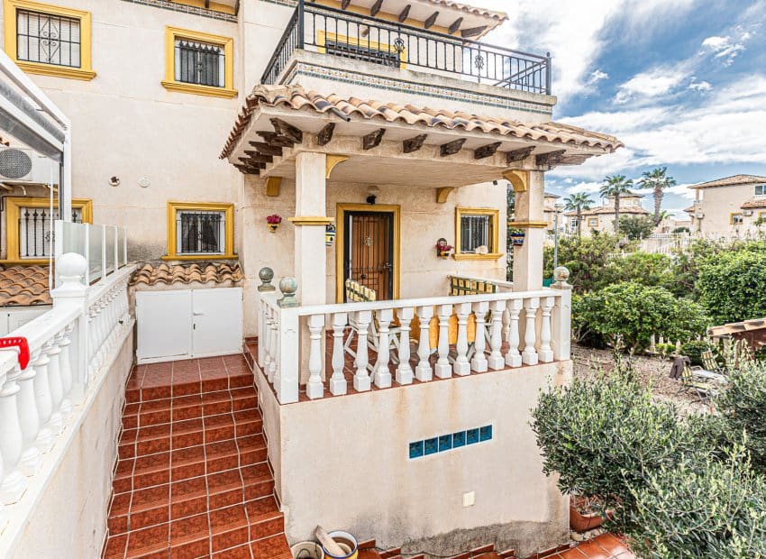 3 bedroom Villa for sale in La Zenia with pool - € 225,000 (Ref: 9497678)