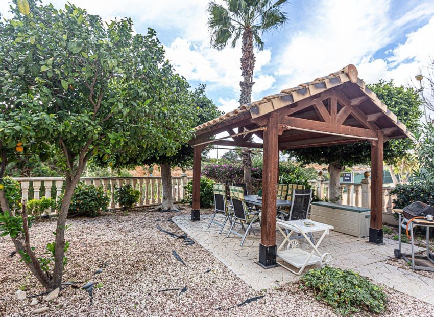 3 bedroom Villa for sale in La Zenia with pool - € 225,000 (Ref: 9497678)