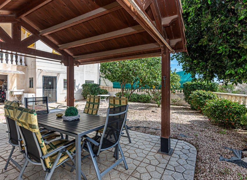 3 bedroom Villa for sale in La Zenia with pool - € 225,000 (Ref: 9497678)