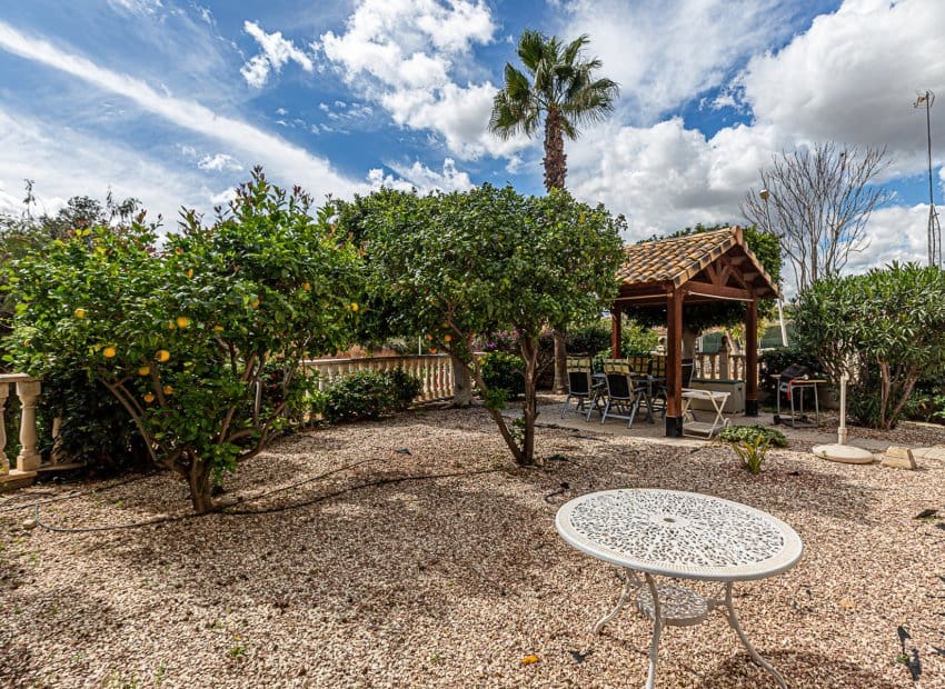 3 bedroom Villa for sale in La Zenia with pool - € 225,000 (Ref: 9497678)