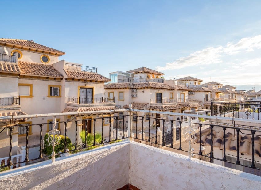 2 bedroom Semi-detached Villa for sale in La Zenia with pool - € 230,000 (Ref: 9497851)