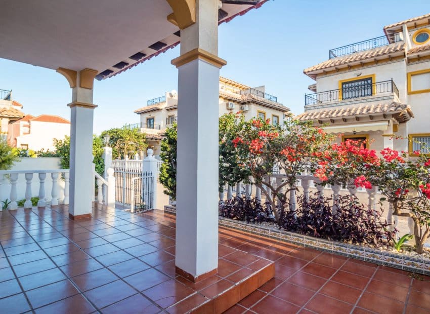 2 bedroom Semi-detached Villa for sale in La Zenia with pool - € 230,000 (Ref: 9497851)