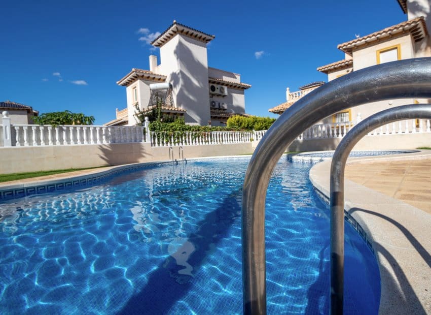 2 bedroom Semi-detached Villa for sale in La Zenia with pool - € 230,000 (Ref: 9497851)