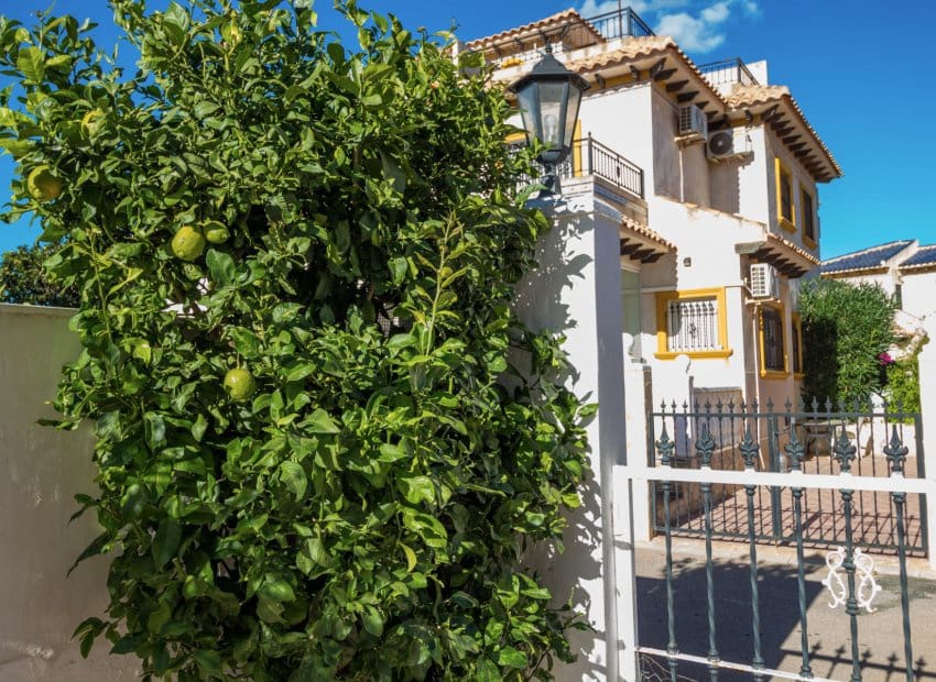 2 bedroom Semi-detached Villa for sale in La Zenia with pool - € 230,000 (Ref: 9497851)