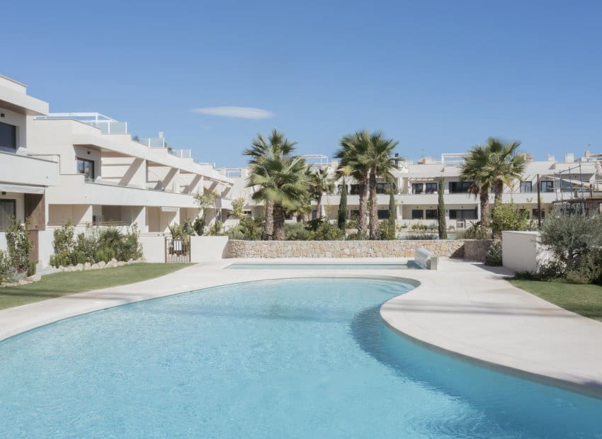 Apartamento de 2 habitaciones en Torrevieja en venta con piscina garaje - 380.000 € (Ref: 9499106)