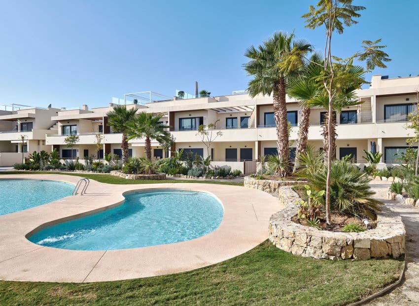 Apartamento de 2 habitaciones en Torrevieja en venta con piscina garaje - 380.000 € (Ref: 9499106)