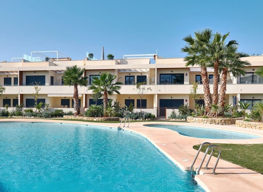 Apartamento de 2 habitaciones en Torrevieja en venta con piscina garaje - 380.000 € (Ref: 9499106)