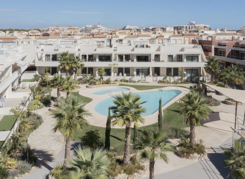 Apartamento de 2 habitaciones en Torrevieja en venta con piscina garaje - 380.000 € (Ref: 9499106)