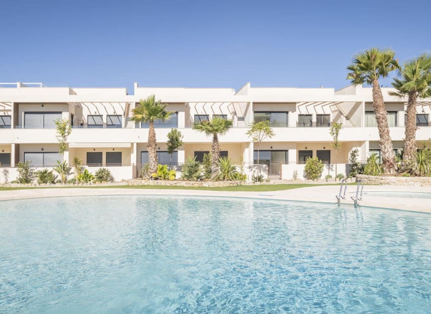 Apartamento de 2 habitaciones en Torrevieja en venta con piscina garaje - 380.000 € (Ref: 9499106)