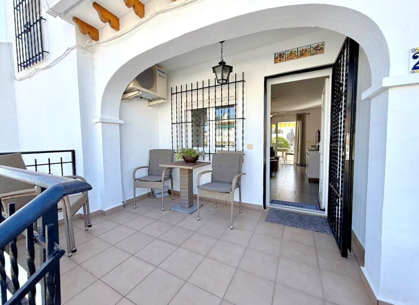 3 bedroom Villa for sale in Villamartin with pool - € 319,000 (Ref: 9518976)