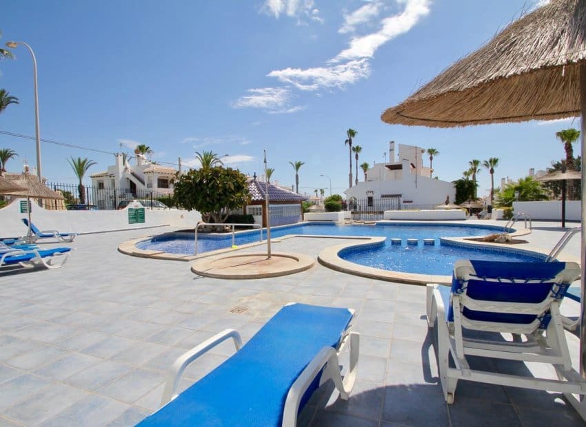 3 bedroom Villa for sale in Villamartin with pool - € 319,000 (Ref: 9518976)