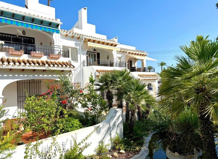 3 bedroom Villa for sale in Villamartin with pool - € 319,000 (Ref: 9518976)