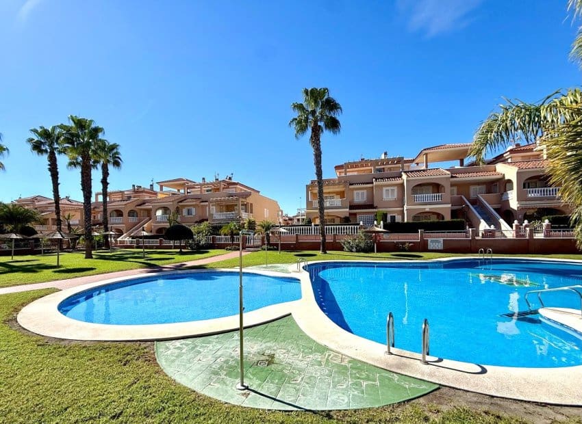 3 bedroom Penthouse for sale in Playa Flamenca with pool - € 245,000 (Ref: 9518979)