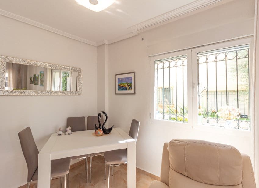 3 soverom Kjedet enebolig til salgs i La Zenia med svømmebasseng - € 312 000 (Ref: 9524531)