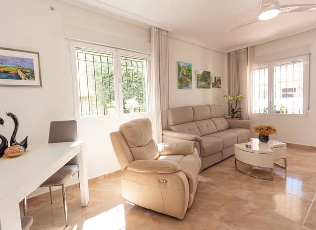 3 soverom Kjedet enebolig til salgs i La Zenia, Orihuela med svømmebasseng - € 312 000 (Ref: 9524531)