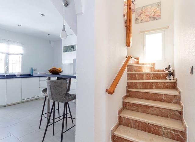 3 soverom Kjedet enebolig til salgs i La Zenia, Orihuela med svømmebasseng - € 312 000 (Ref: 9524531)