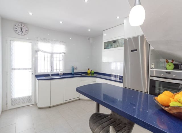 3 slaapkamer Villa te koop in La Zenia, Orihuela met zwembad - € 312.000 (Ref: 9524531)