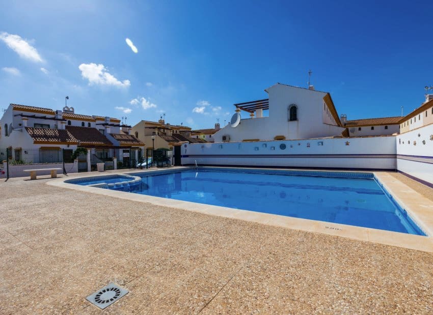 3 soverom Kjedet enebolig til salgs i La Zenia med svømmebasseng - € 312 000 (Ref: 9524531)