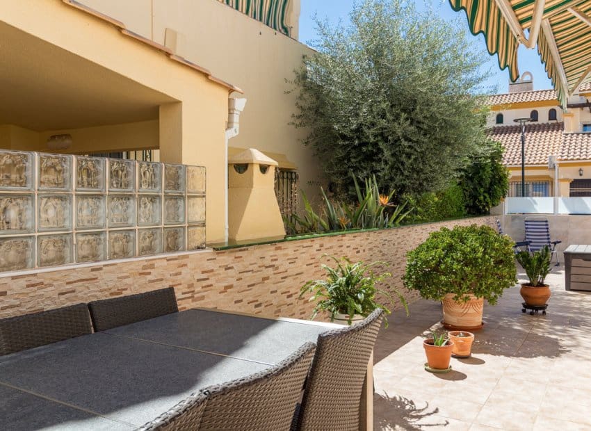 3 soverom Kjedet enebolig til salgs i La Zenia med svømmebasseng - € 312 000 (Ref: 9524531)