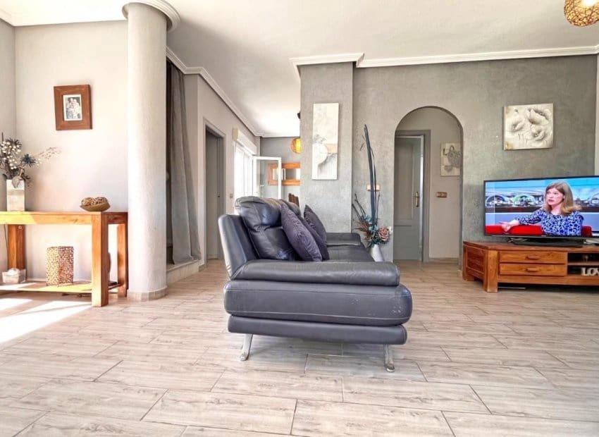 4 makuuhuone Huvila myytävänä paikassa La Zenia mukana uima-altaan - 399 000 € (Ref: 9527926)