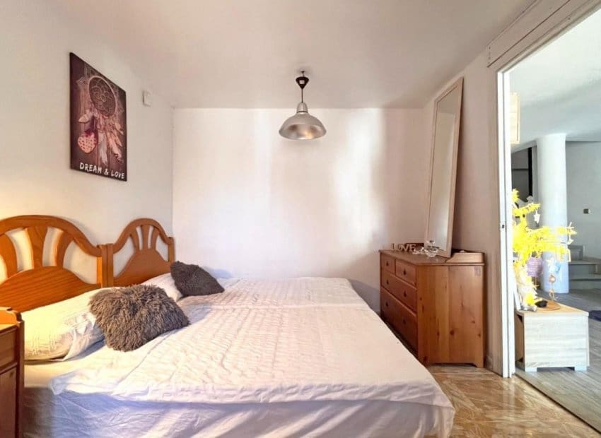 4 makuuhuone Huvila myytävänä paikassa La Zenia mukana uima-altaan - 399 000 € (Ref: 9527926)